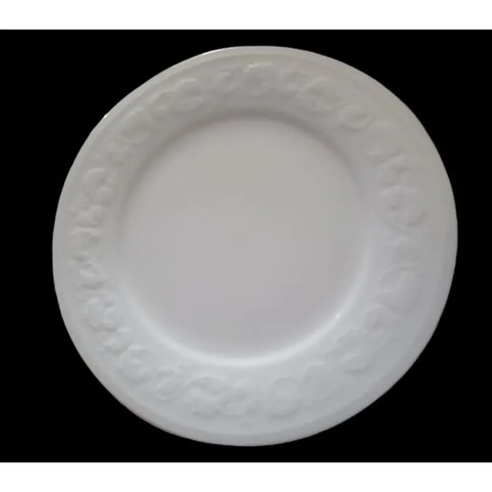 Farberware Calais 4173 Salad Plates White Embossed Designed Gold Trim‎ Set of 4